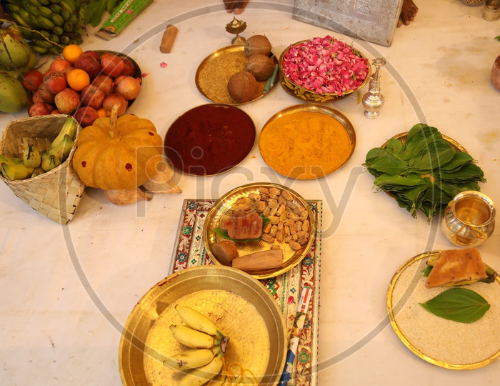 Indian Hindu pooja Plates And Kalashas in Hindu Weddings