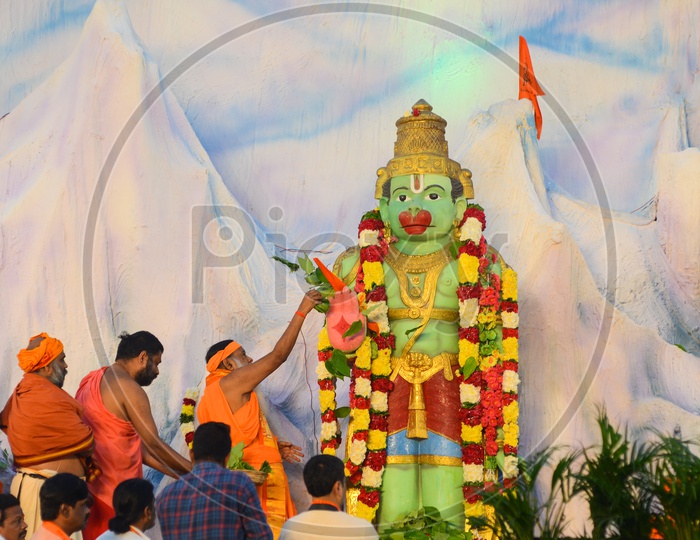 Ganapathi Sachchidananda swamy's mass Hanuman Chalisa Parayana Maha Yagnam.