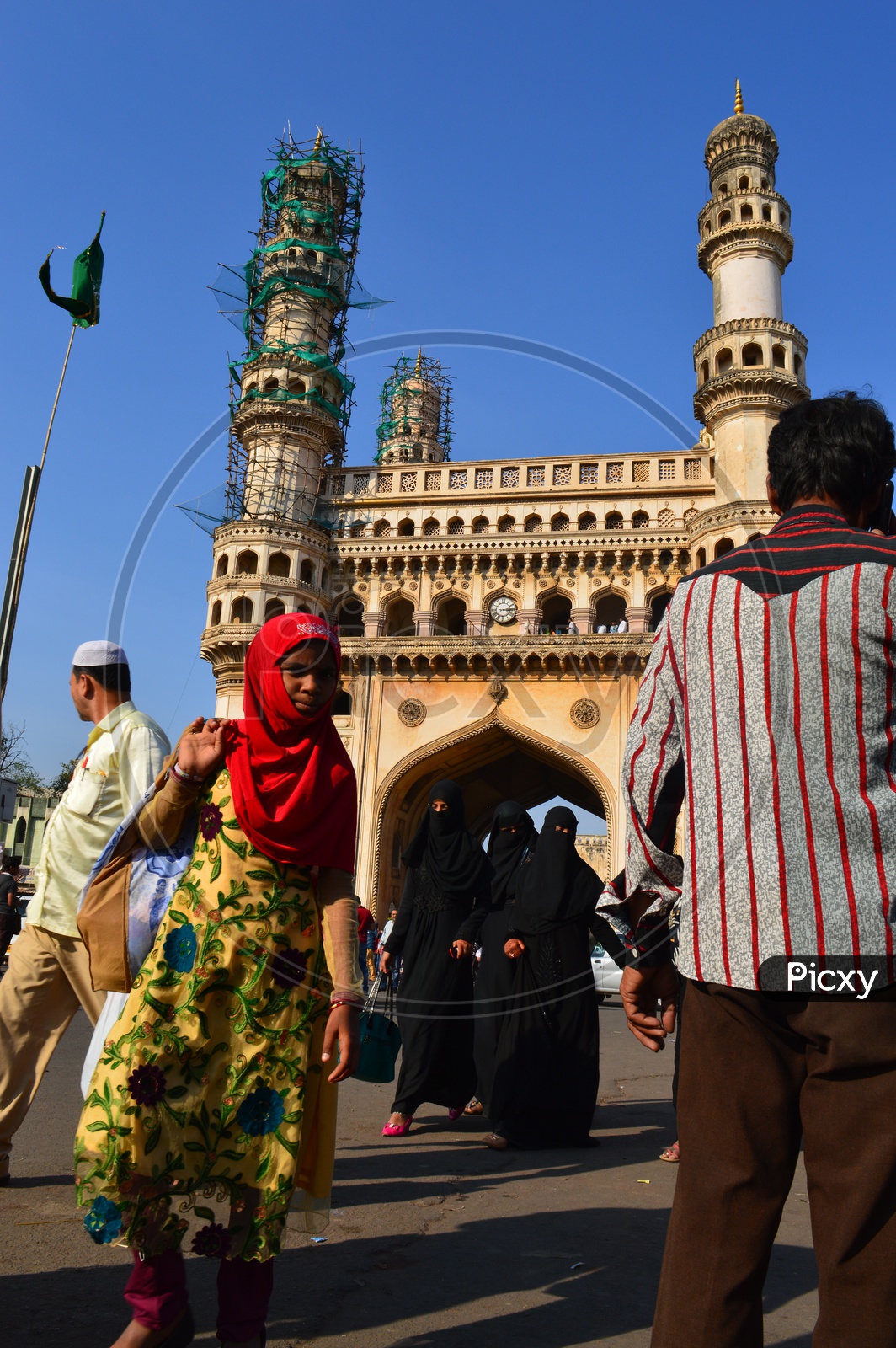 Xxx Video Girl And Girl Bachiya - Image of Muslim Woman and Child At Charminar Streets-PC980143-Picxy