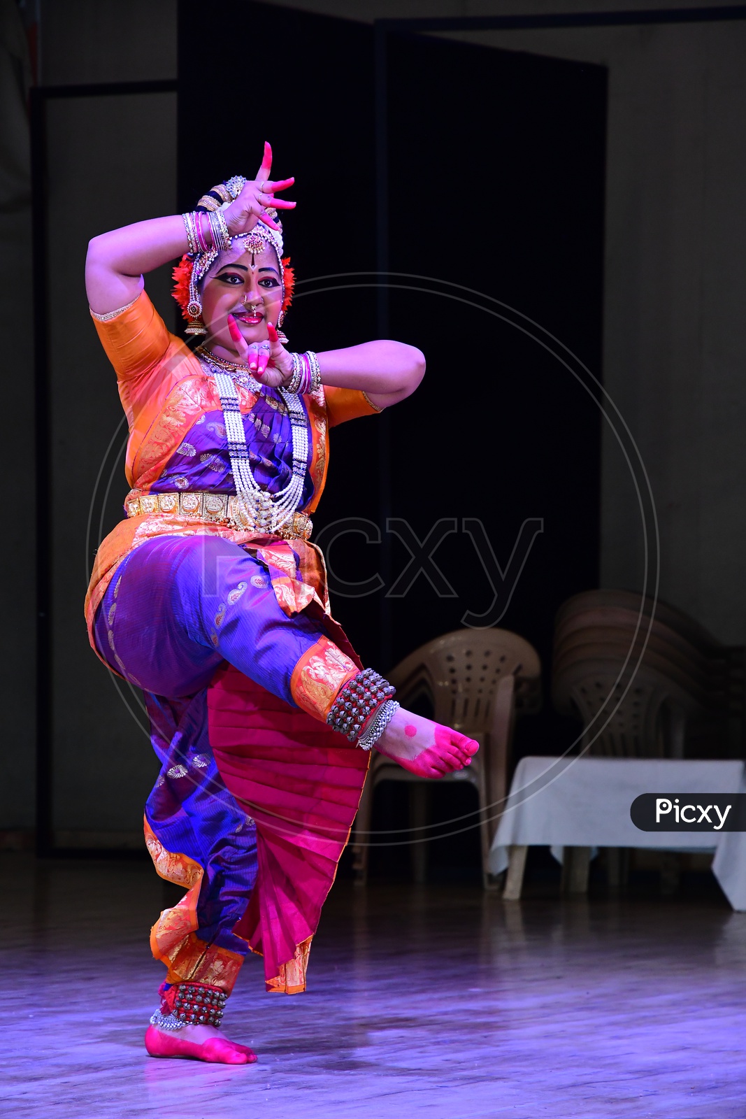 Classical Indian Kuchipudi Dancer High-Res Stock Photo - Getty Images