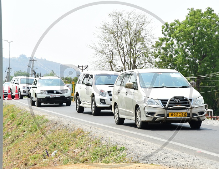 AP Politicians Vehicles Coming From Secretariat