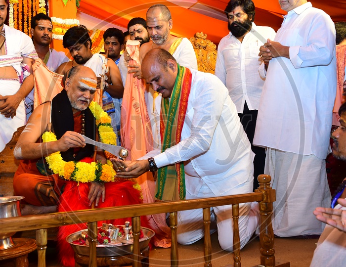 Kolusu Parthasarathy, AP MLA For Vuyyuru Constituency From YSRCP Party Taking Blessings From Swami Swaroopanandaendra Saraswathi Of Saradha Peetam Vizag