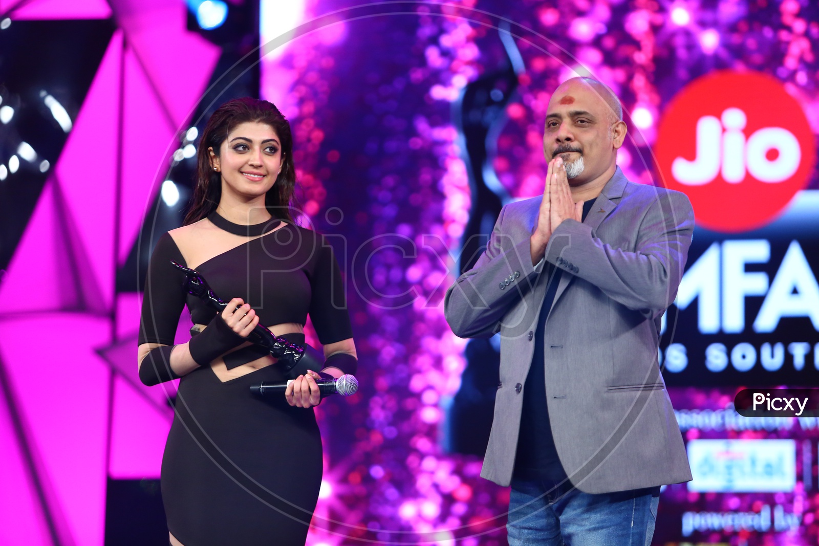 Song Lyricist Rama Jogayya Sasthry  Receiving Film Fare Award