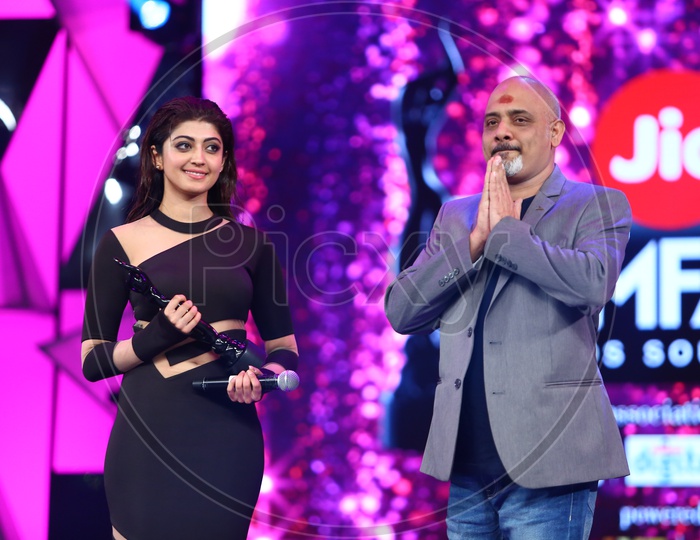 Song Lyricist Rama Jogayya Sasthry  Receiving Film Fare Award