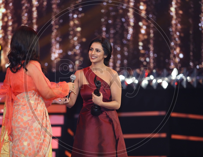 Film Actress Sruthi Hariharan Receiving Film Fare Award, 17th June 2017