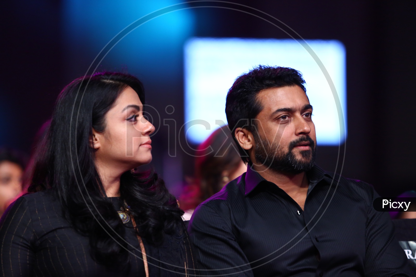 Image of Actor Suriya And Jyothika At Film Fare Awards Event-MX092670-Picxy