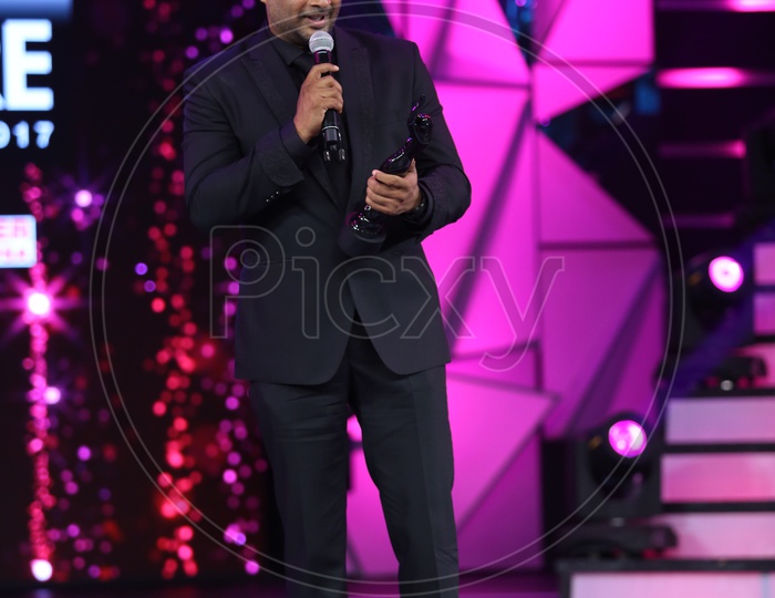 Actor Madhavan delivering a speech