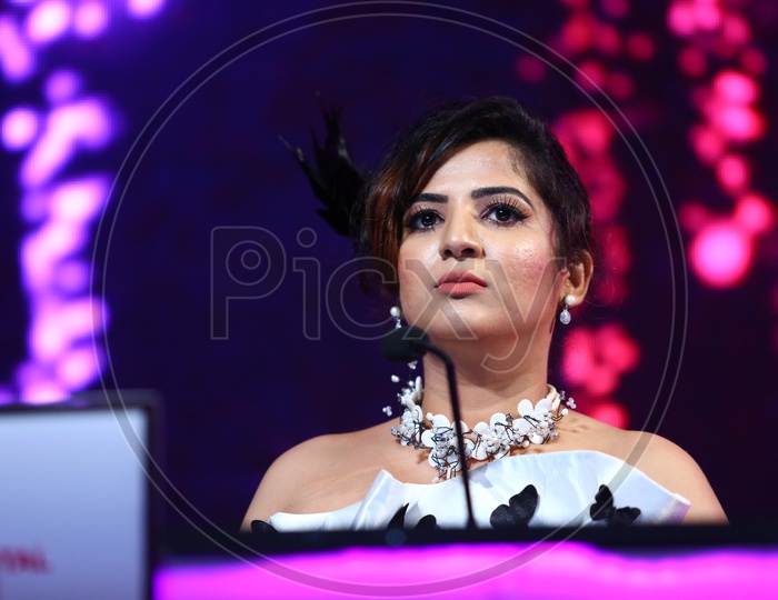 Malayalam Anchor Speaking On Dias At Film Fare Awards Event