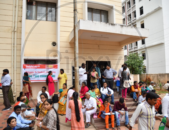 Students along with their parents during MBBS Counselling for Colleges
