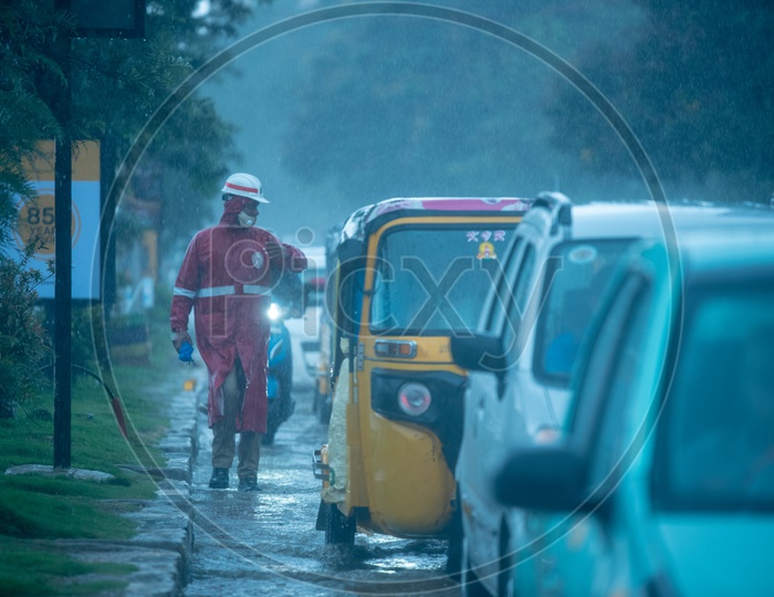 Hyderabad Traffic Police Controlling The Traffic In Heavy Rain Wearing Rain Coat