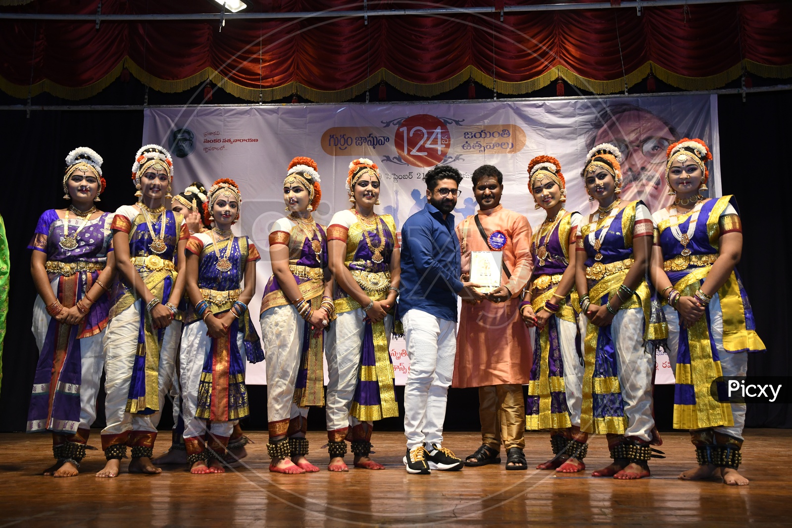 Choreography Master Sekhar presenting a Memento to the Dance Group