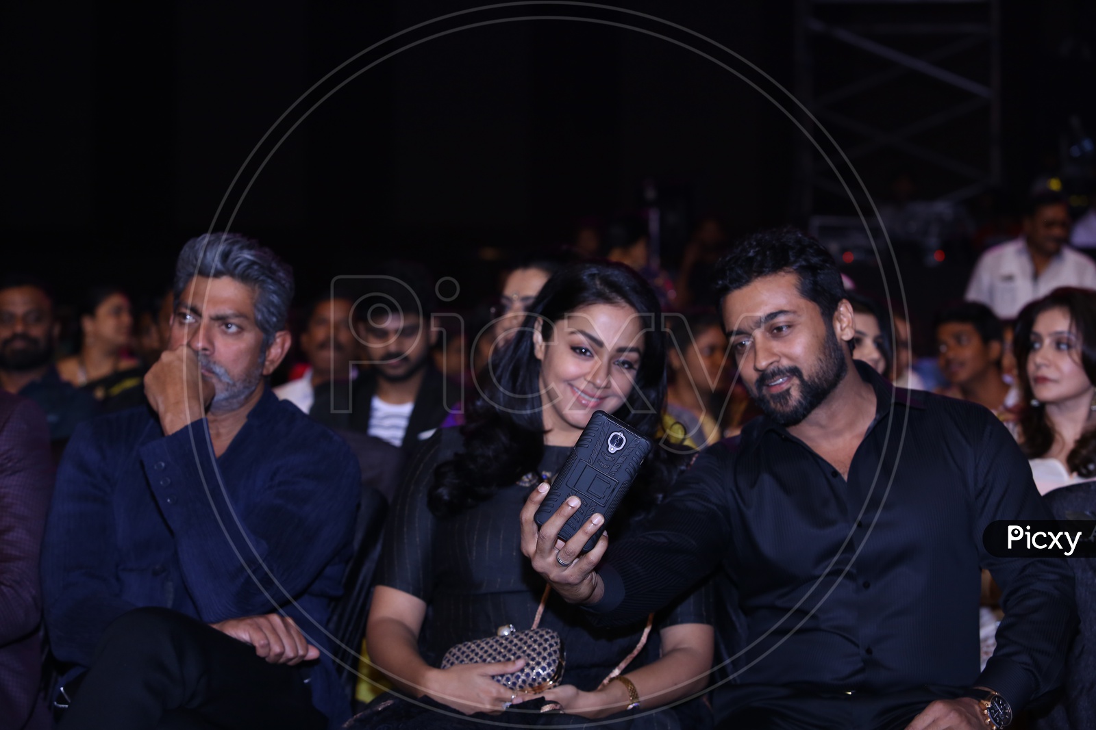 Image of Actor Suriya And Jothika At Film Fare Awards Event-TT025935-Picxy