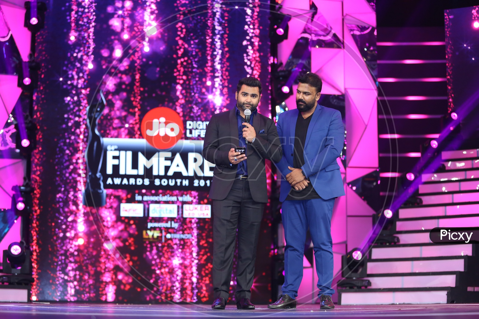 Actor Sachin announcing the Filmfare Award