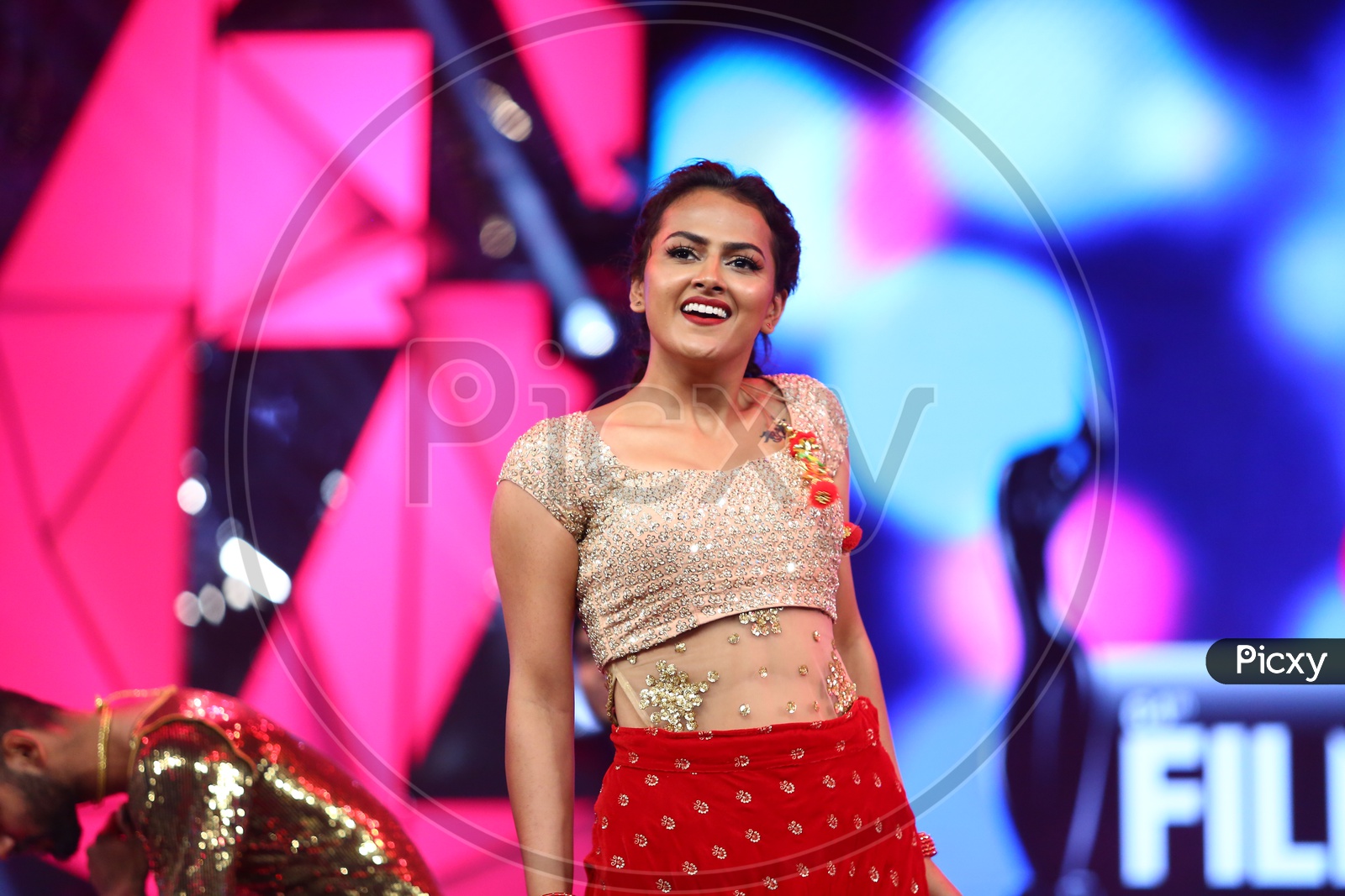 Actress Shradda Srinath dancing on the stage