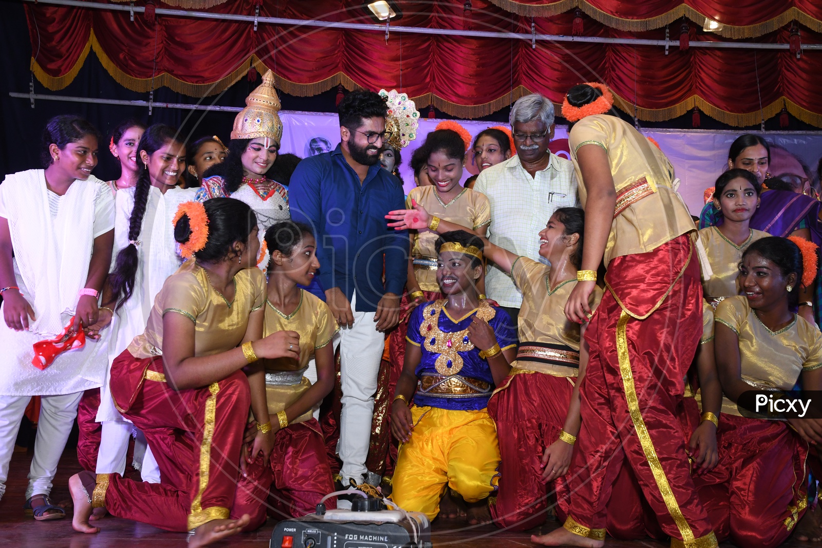 Choreography Master Sekhar taking a group picture with the performers