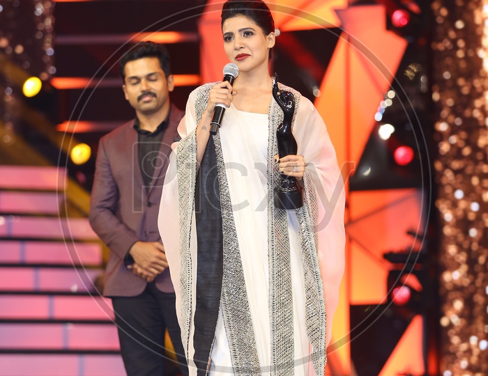 Tollywood Movie Actress Samantha Ruth Prabhu speaking on the stage