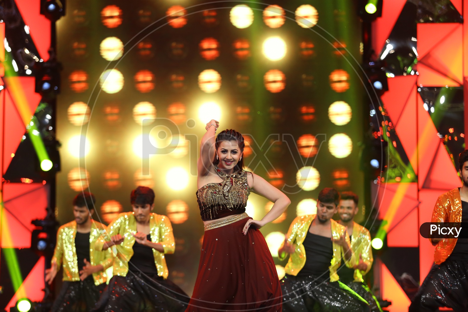 Nikki Galrani Xxx Videos - Image of Actress Nikki Galrani Dancing on Stage South Indian Film Fare  Awards 2019-DJ707093-Picxy