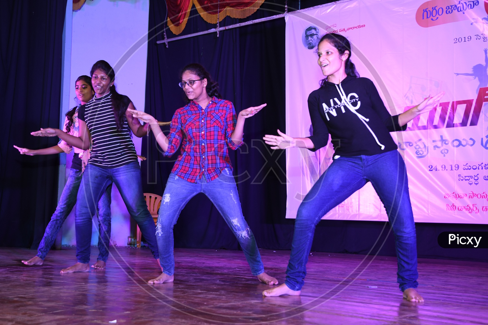 Image Of Indian Girls Dancing On The Stage To Pop Songs VE198481 Picxy