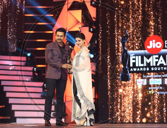 Tollywood Movie Actress Samantha Ruth Prabhu receiving a filmfare award