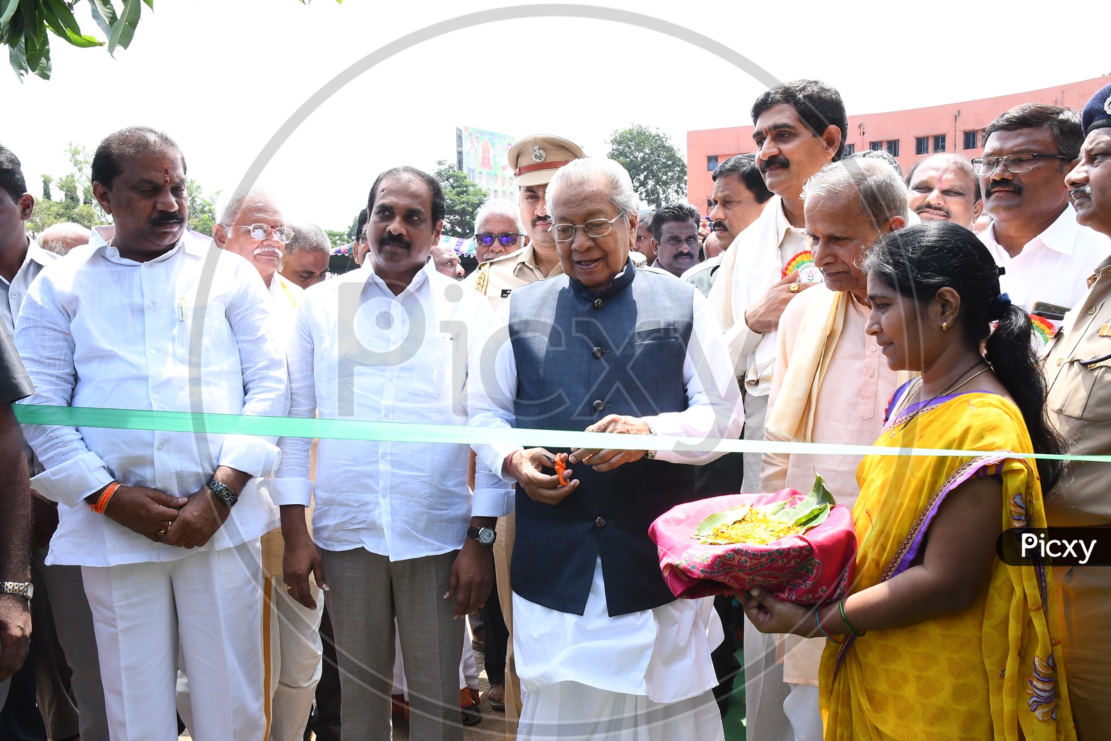 Governor Biswabhusan Harichandan cutting the ribbon