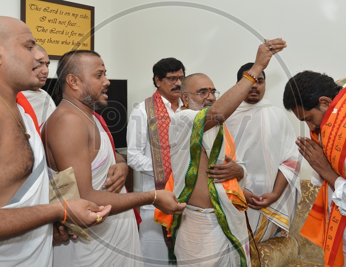 Srisailam Temple Preists blessing CM Y.S.Jagan Mohan Reddy at Camp Office Tadepalli