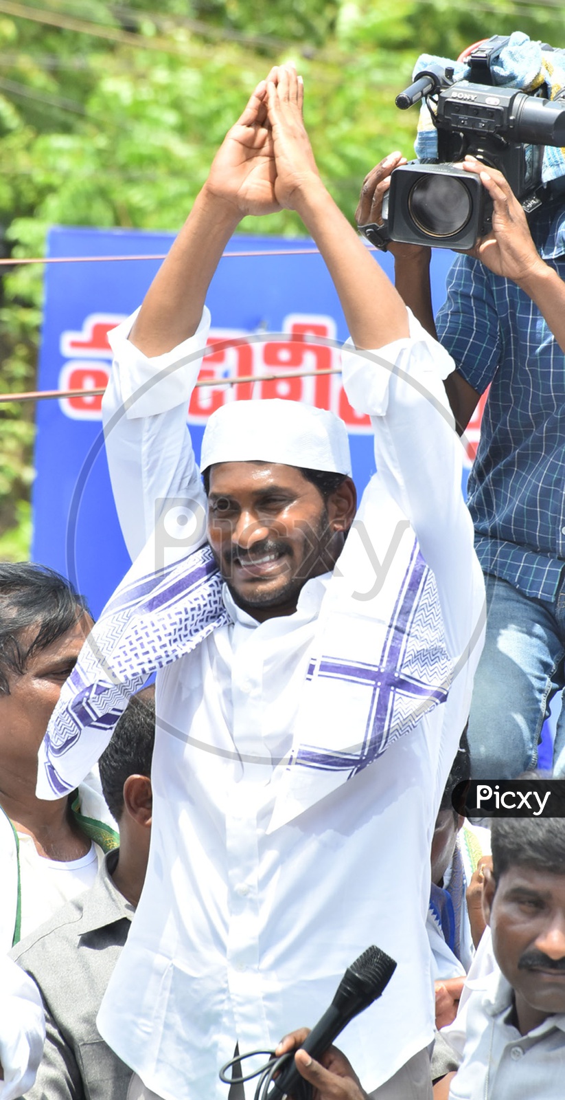AP CM YS Jagan Mohan Reddy dressed up as Muslim during Election Campaign