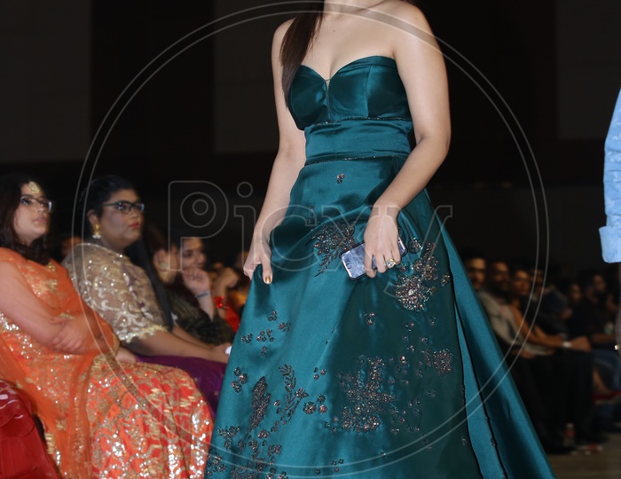 Tollywood Actress Raashi Khanna entering Filmfare Awards South 2017