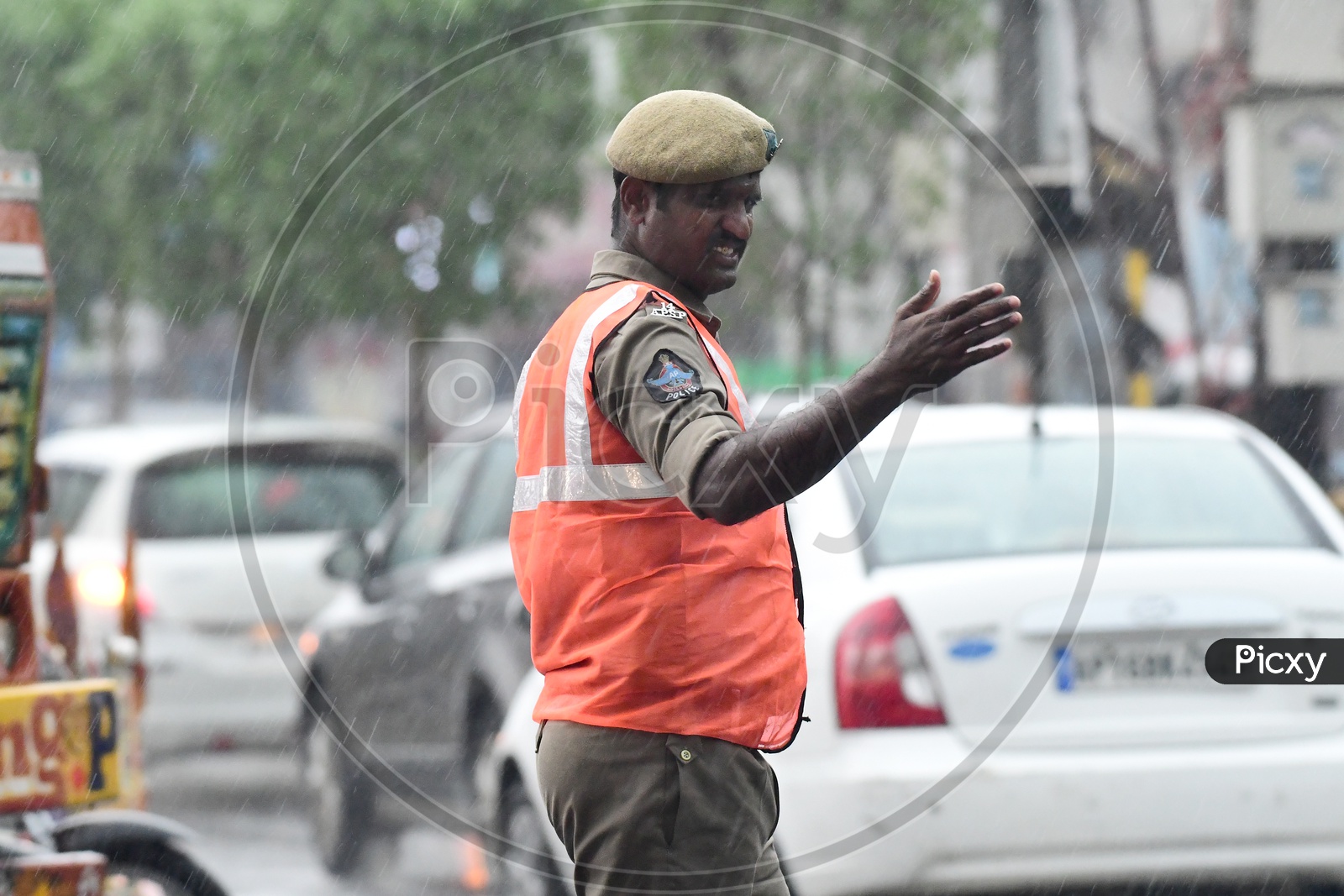 AP Police Controlling Traffic In heavy Rain