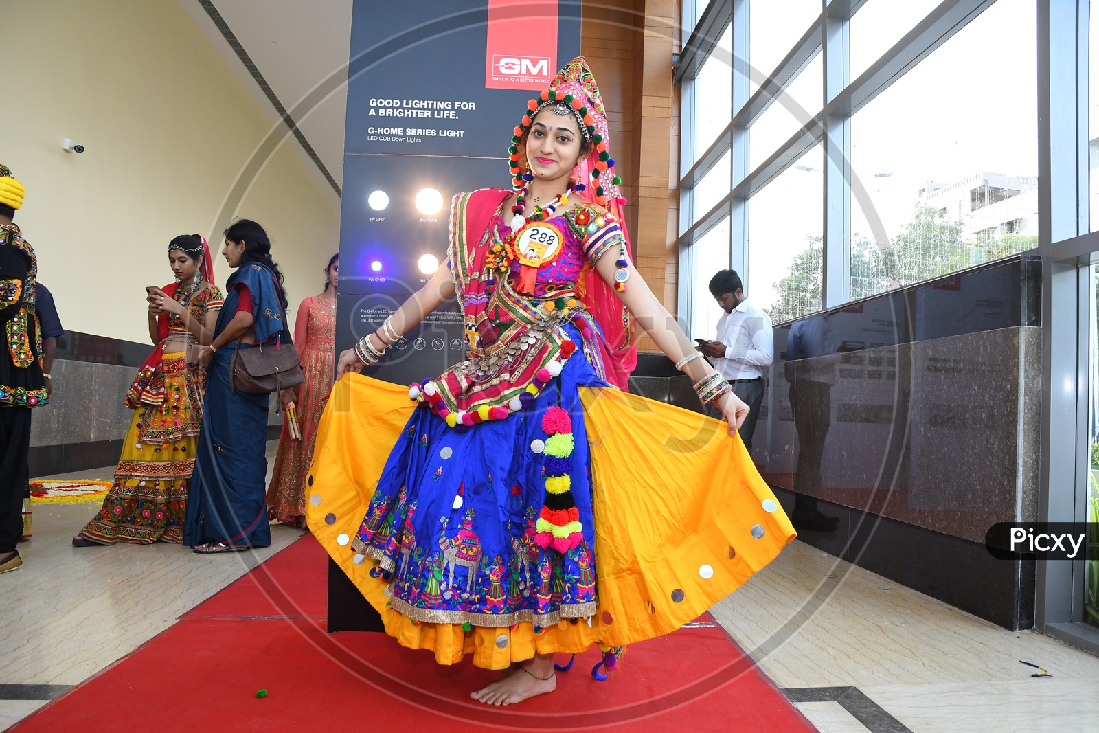 Festive Colorful Gujarati Chaniya Choli for Garba Dandiya (M/L) #38248 |  Buy Garba Dress Online