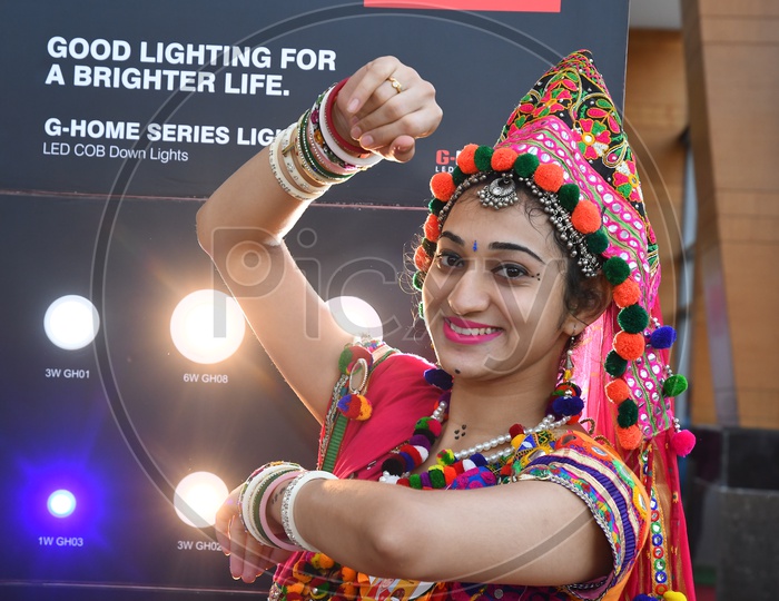 How A Traditional Indian Dance Form Found A Home In American Colleges |  HuffPost Entertainment
