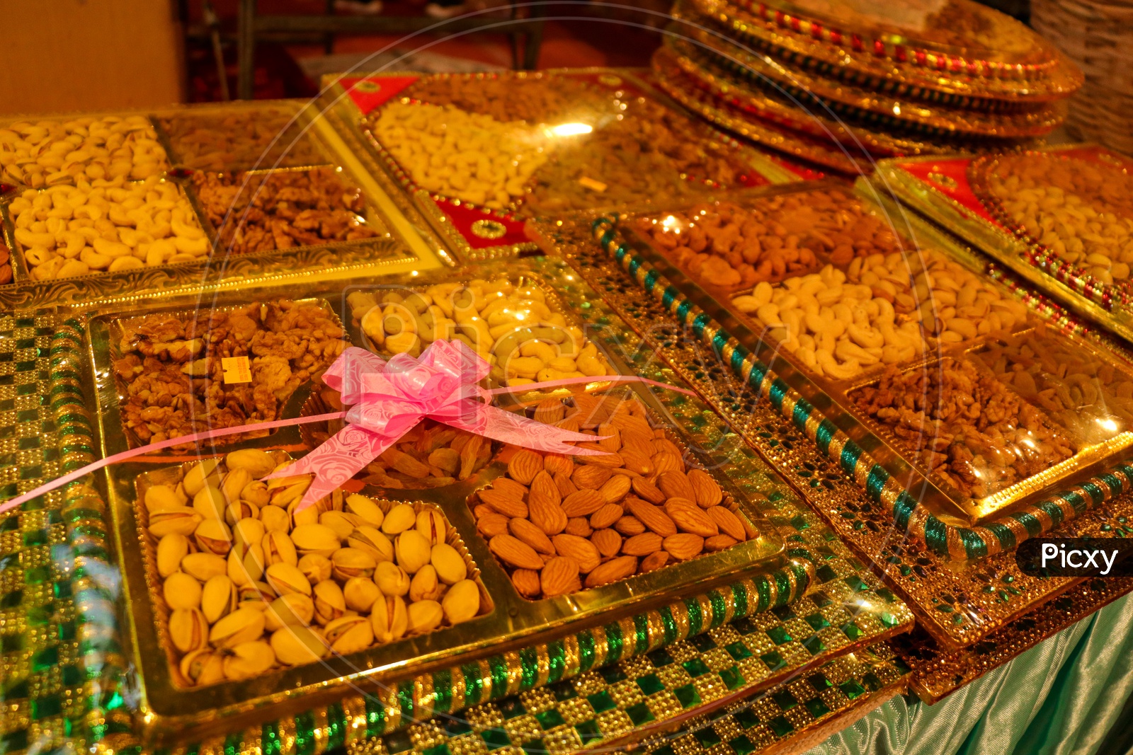 Gift pack of dry fruits