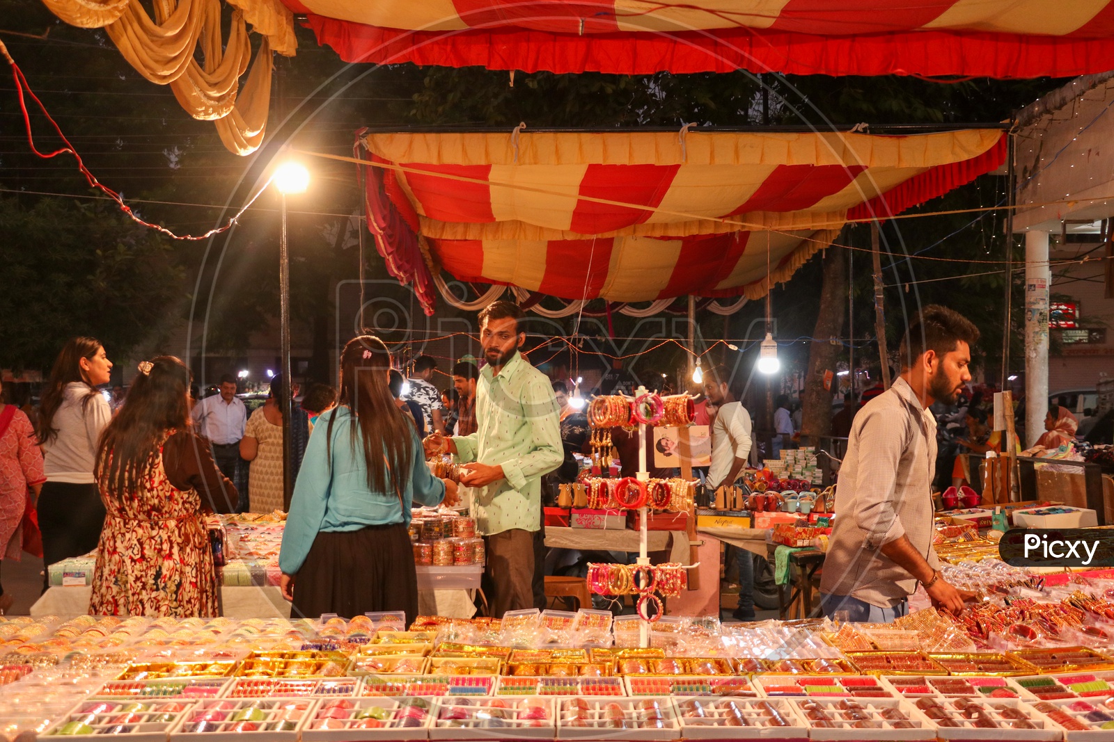 Women buying bangles at a street vendor on the eve of Karva chauth