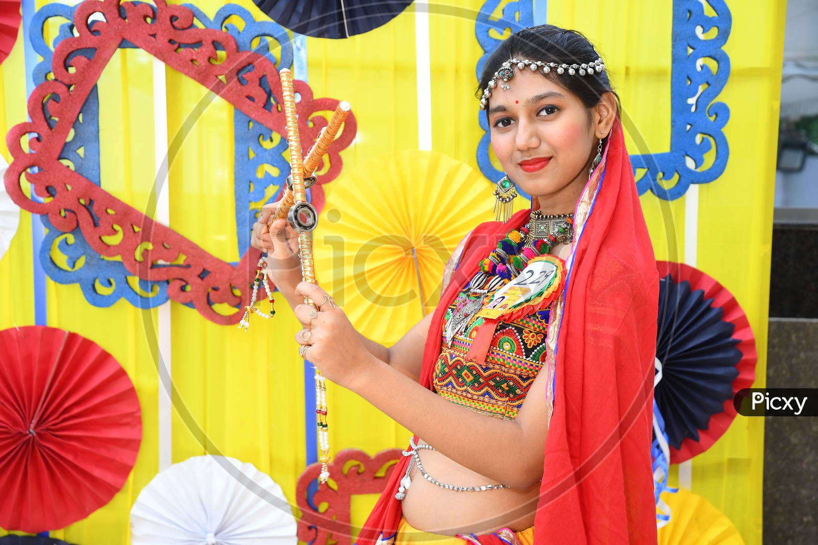 Beautiful Portrait of Garba Dance in Gujarat, #India | Navratri dress,  Indian women, Dance of india