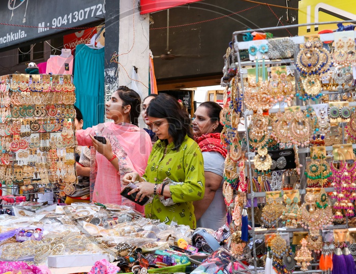 Women buying earrings at a street vendor on the eve of Karva chauth