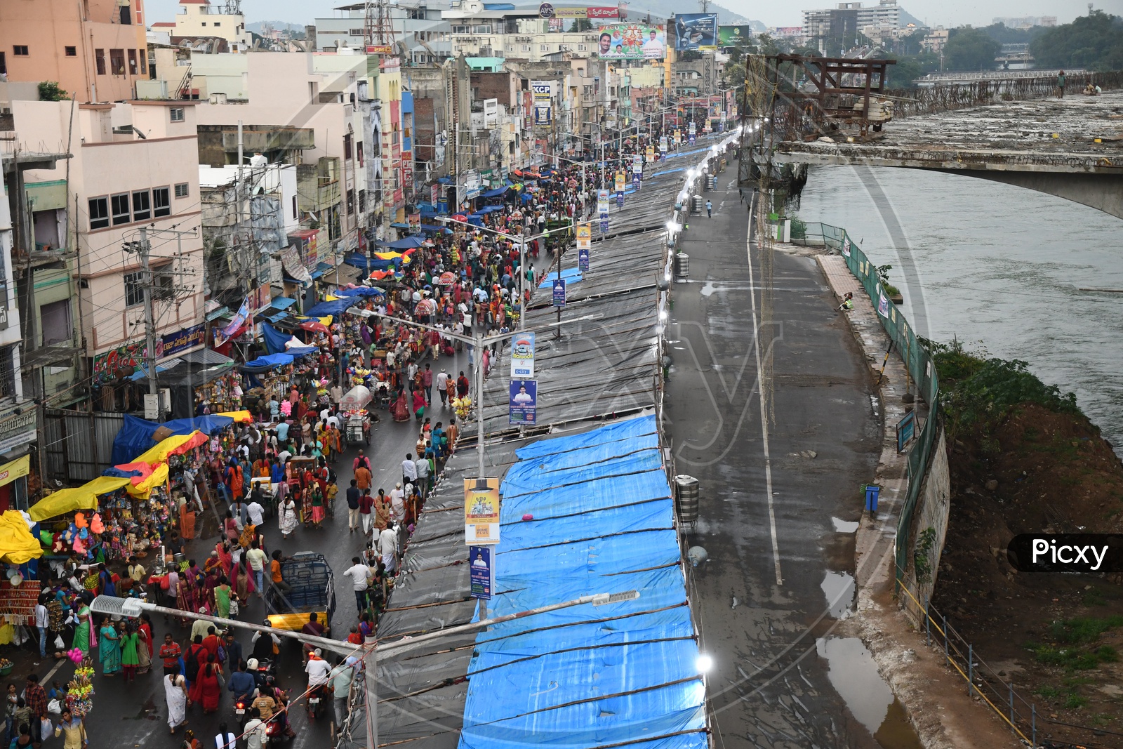 Crowded Streets With Devotees in Vijayawada During Dussera Navratrulu
