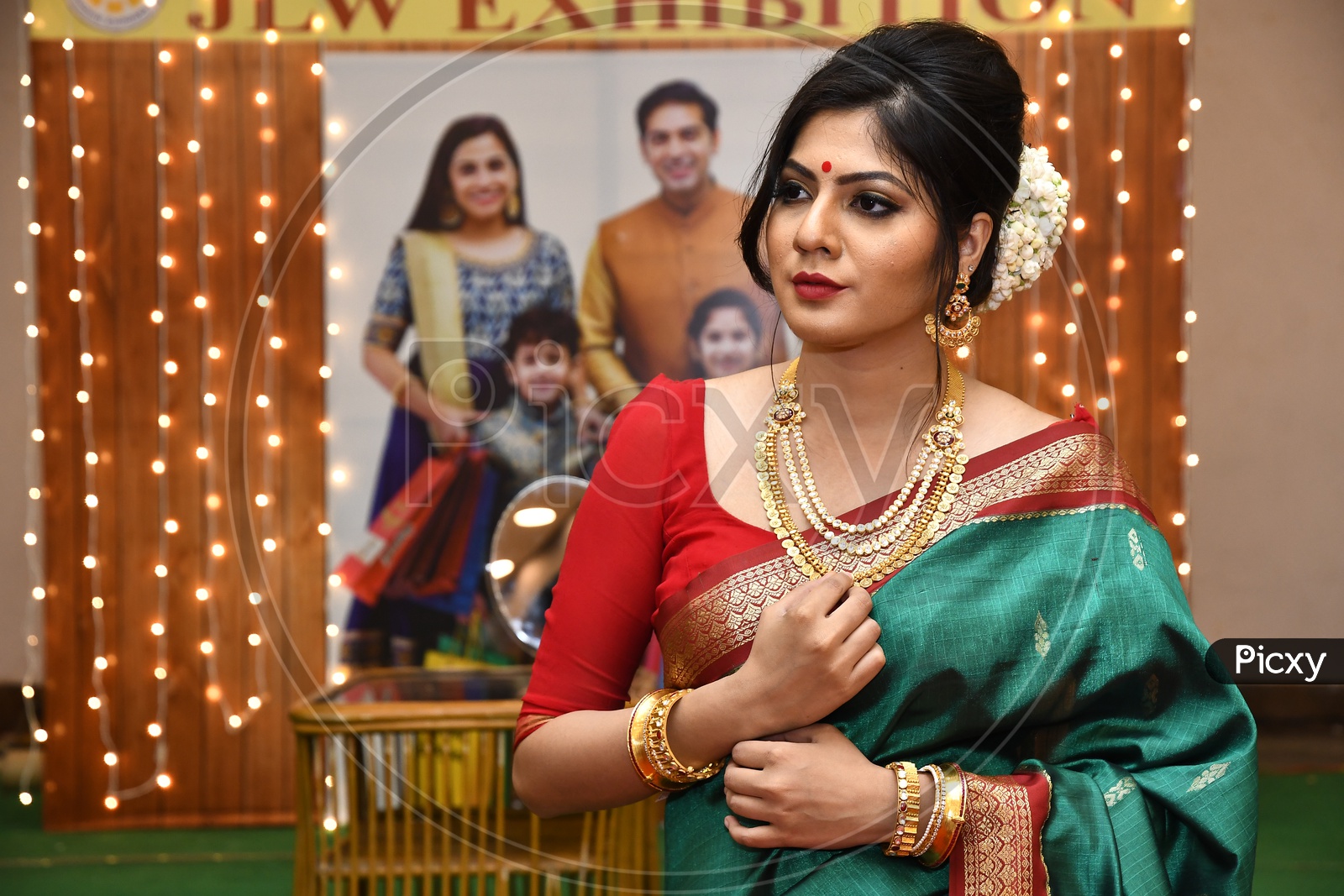 Traditional saree clearance with jewellery