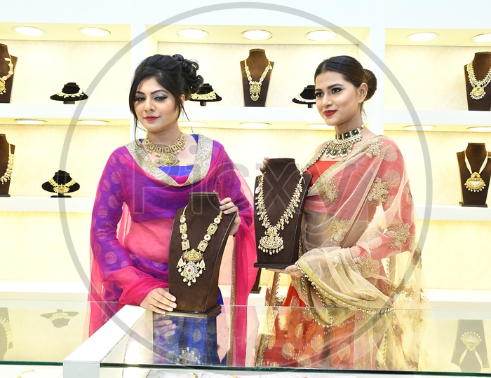 Female Models showcasing the Necklace sets in the Mart