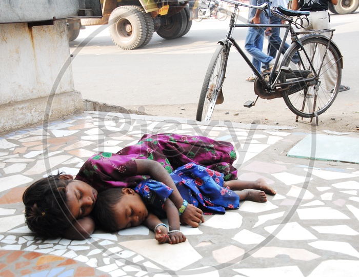 Indian Poor Kids sleeping on the ground