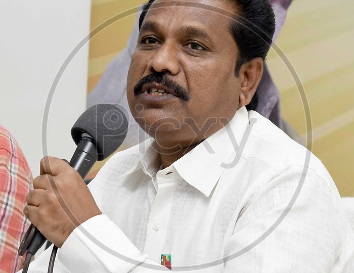 Image Of TDP Kurnool Leader BT.Naidu In A Press Meeting-RM015018-Picxy