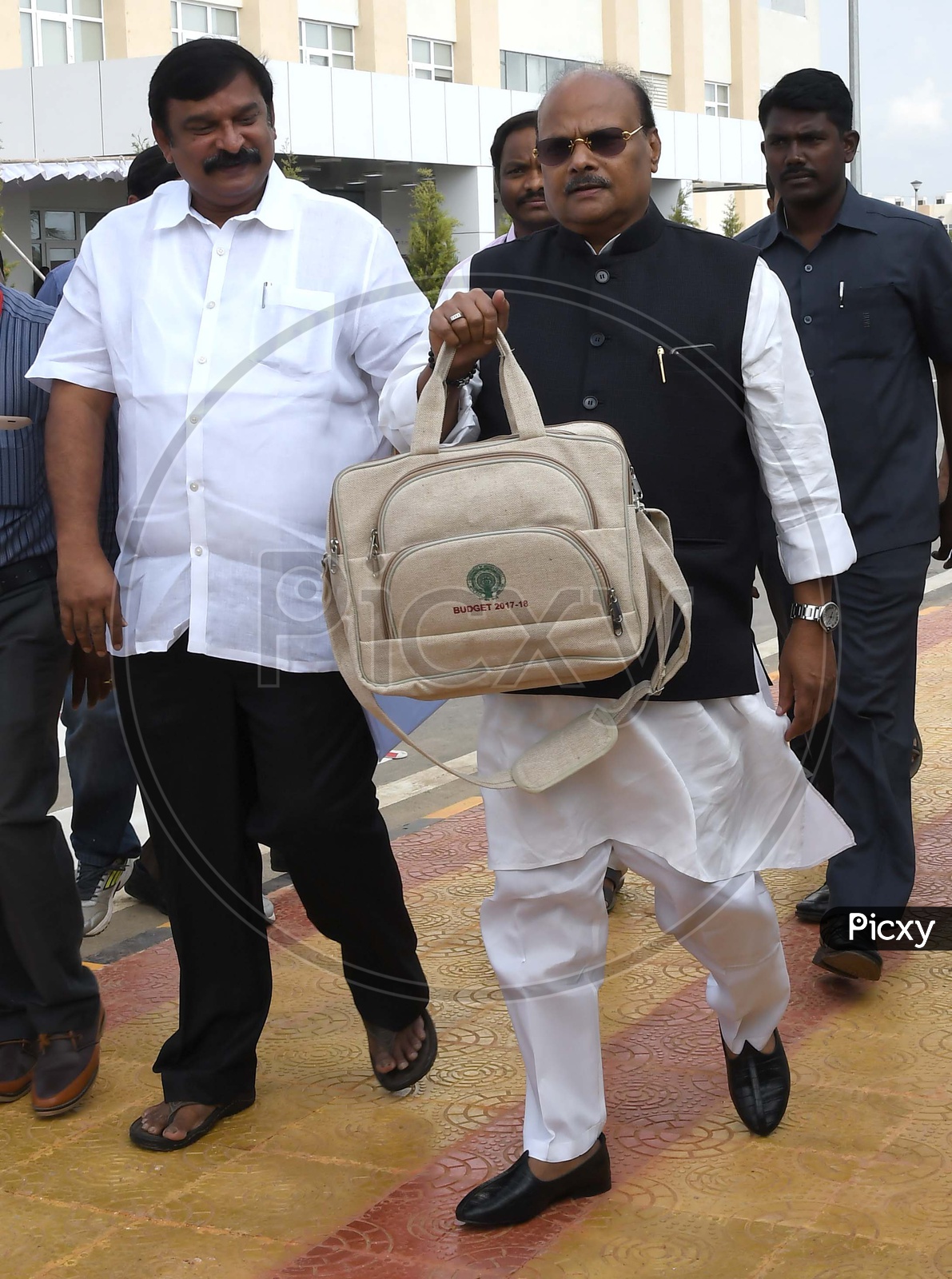 Image of Yanamala Rama Krishnudu With Budget Briefcase-FT089253-Picxy