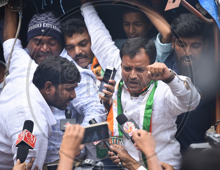 Men chant slogans against CM KCR after getting arrested by Telangana State Police