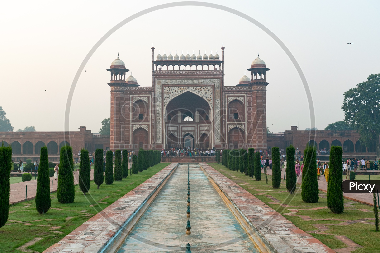 Main Entrance Ar ch At Taj Mahal In Agra