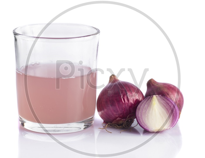 Onion Juice Extracted From Chopped Onions For Hair Growth Remedy