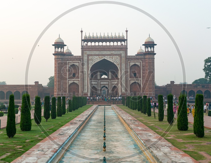 Main Entrance Ar ch At Taj Mahal In Agra