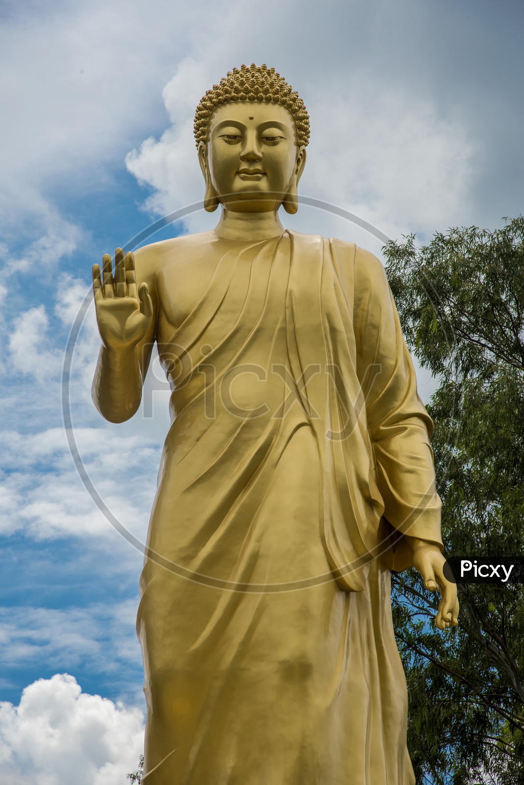 Image of Golden Buddha Statue At Naglok Buddha Vihar In NagpurTH647620