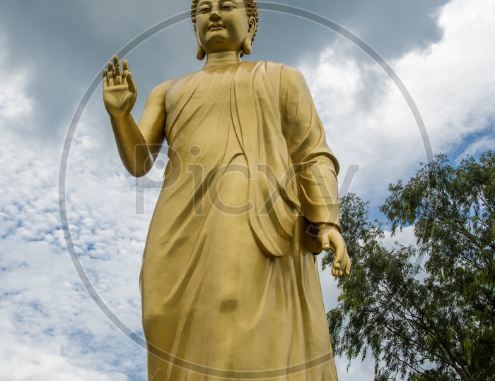 Image of Golden Buddha Statue At Naglok Buddha Vihar In NagpurBN137516