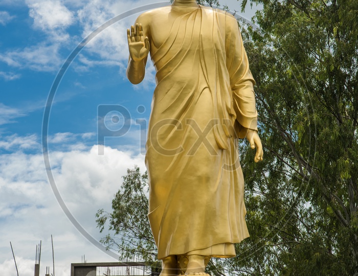 Image of Golden Buddha Statue At Naglok Buddha Vihar In NagpurDE484990