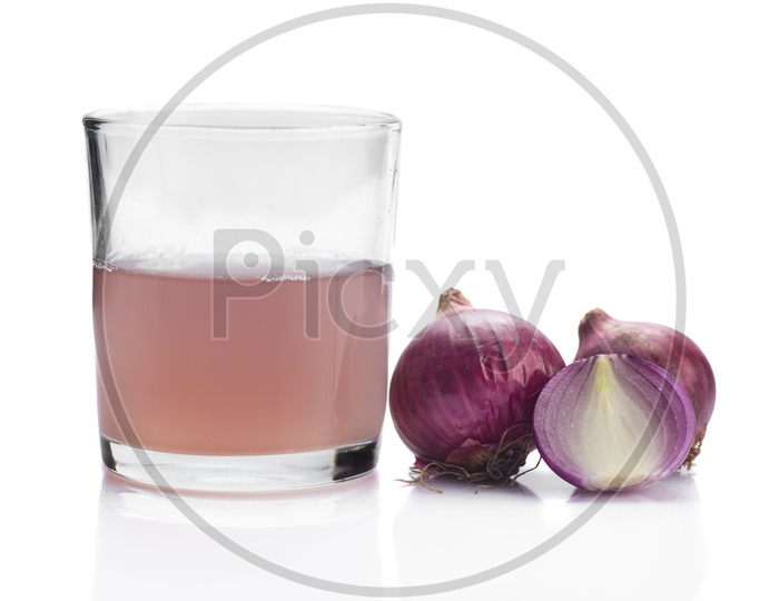 Onion Juice Extracted From Chopped Onions For Hair Growth Remedy