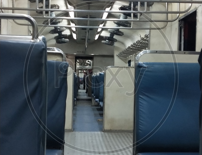 A lone deserted train 🚇