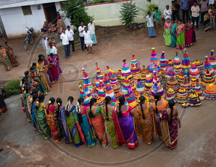 Bathukamma  Celebrations By Telangana Woman  In Rural Village